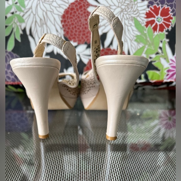 Anne Klein Cream Sling Back Peep-Toe Pumps size 6 - Picture 4 of 10